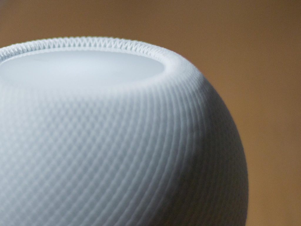 HomePod mini умеет намного больше, чем рядовая музыкальная колонка