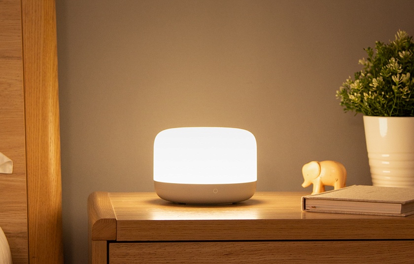 Умная настольная лампа Yeelight LED Bedside Lamp